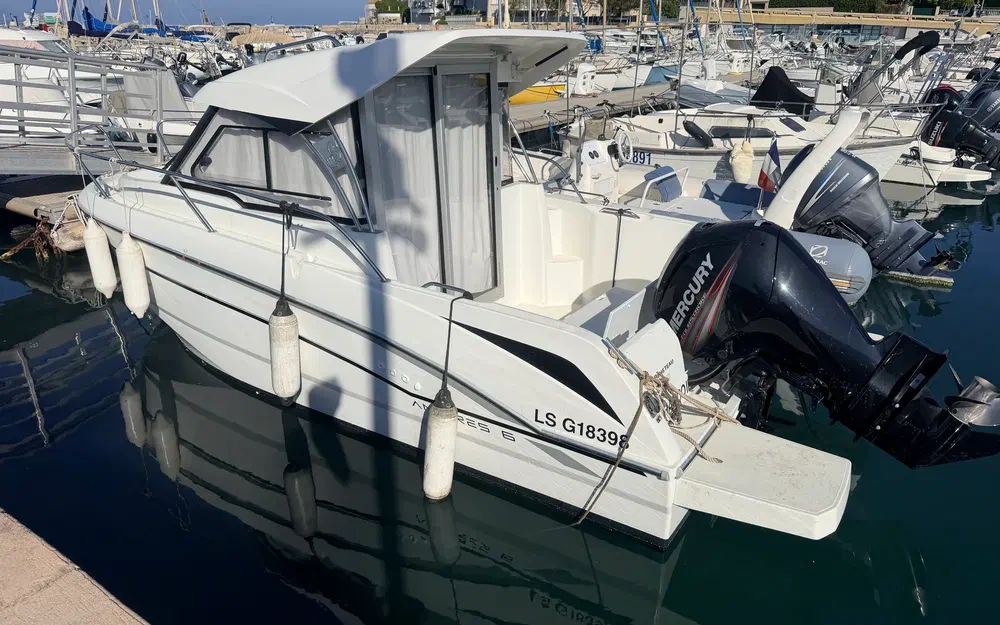slider 2 Beneteau Antares 6 OB