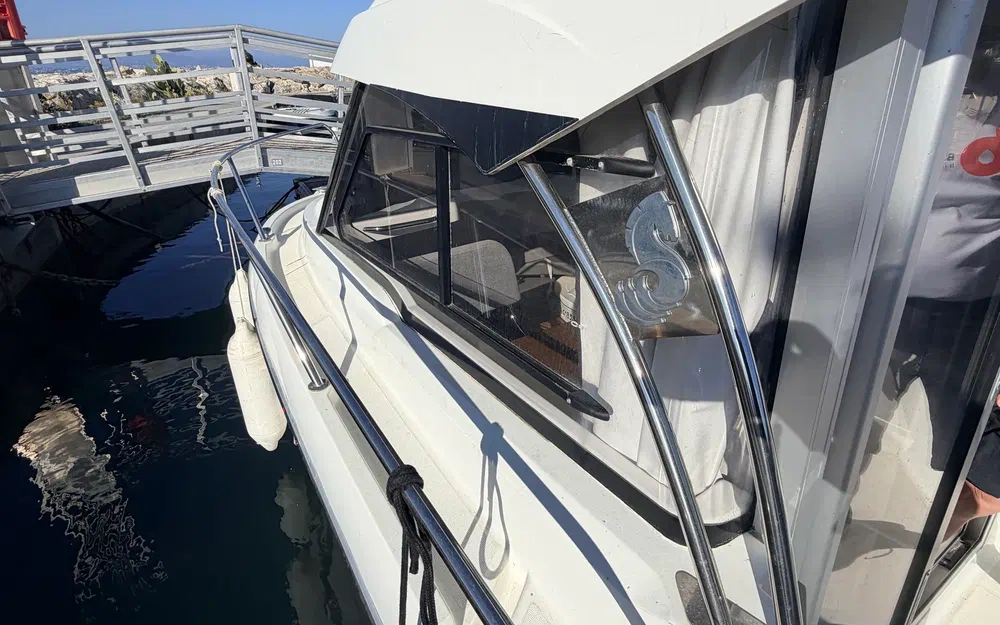 slider 3 Beneteau Antares 6 OB