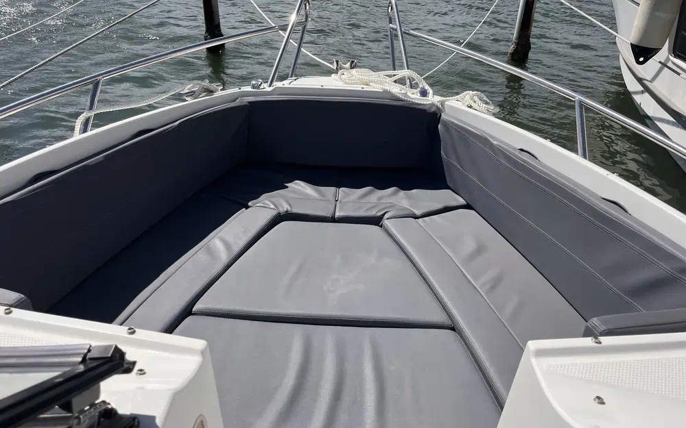 slider 5 Parker 690 Bow Rider