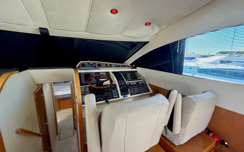 slider 8 Fairline Phantom 50