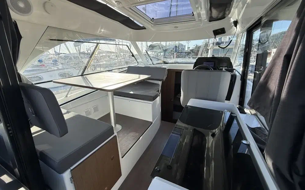 slider 9 Beneteau Antares 9 OB