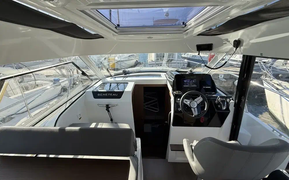 slider 13 Beneteau Antares 9 OB