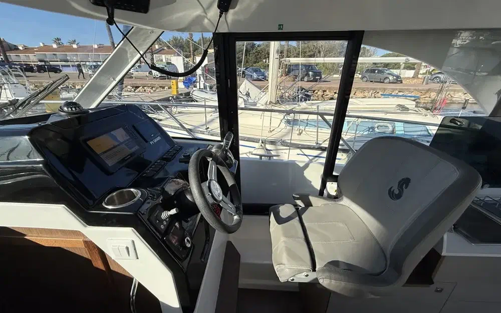 slider 16 Beneteau Antares 9 OB