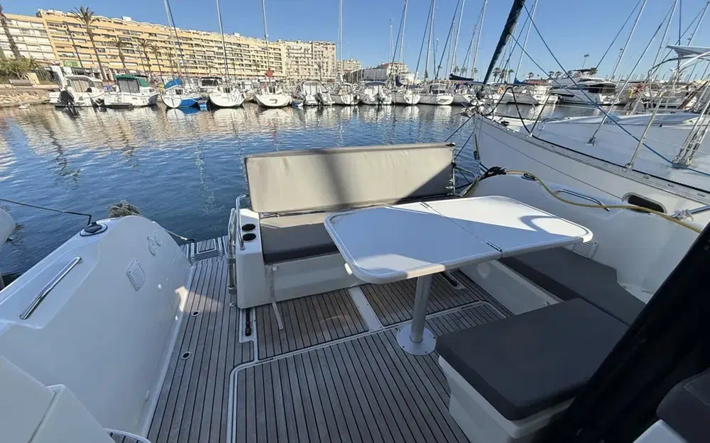 slider 2 Beneteau Antares 9 OB