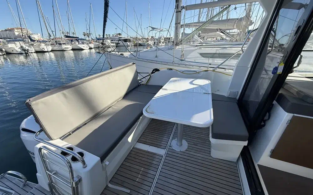 slider 3 Beneteau Antares 9 OB