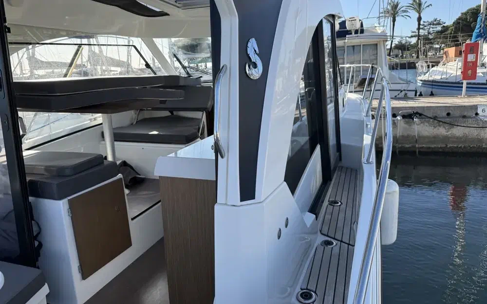 slider 5 Beneteau Antares 9 OB