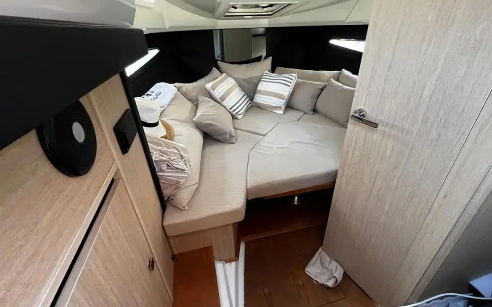 slider 10 Cranchi Endurance 30