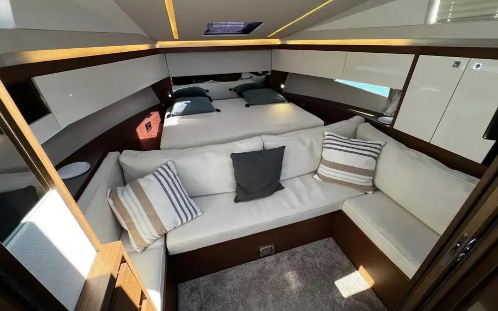 slider 11 Jeanneau Leader 33