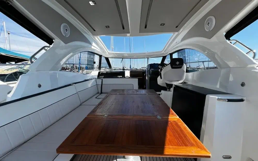 slider 2 Jeanneau Leader 33