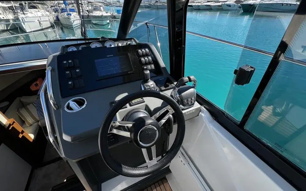 slider 6 Jeanneau Leader 33