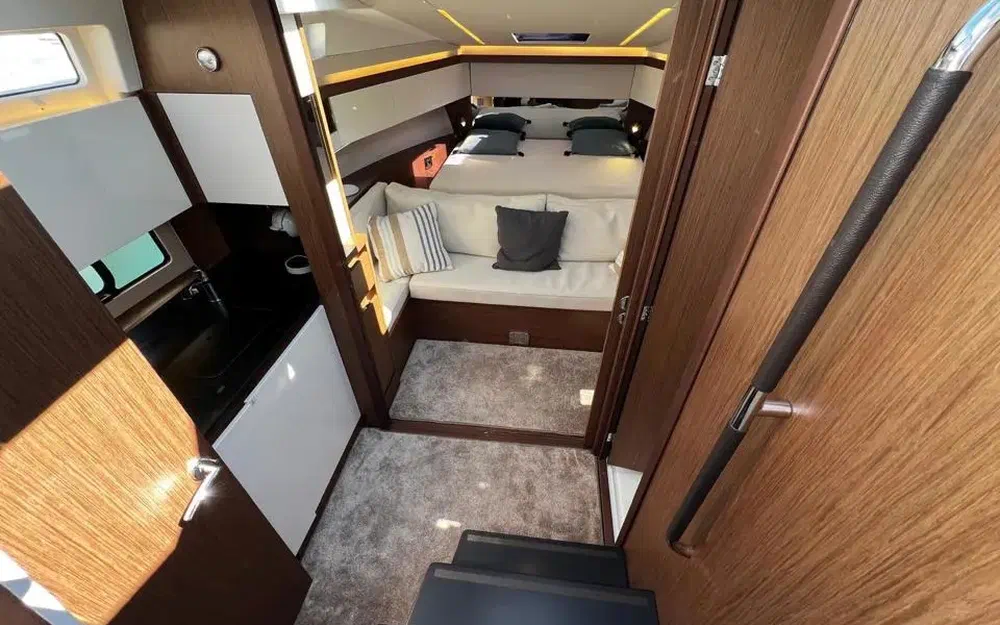 slider 7 Jeanneau Leader 33