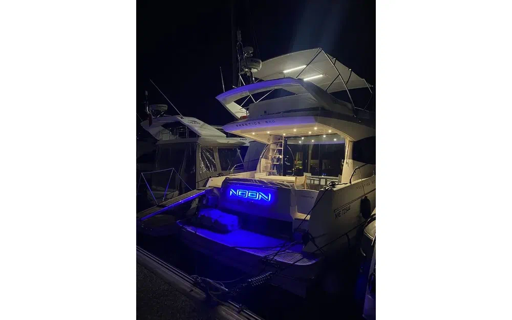 slider 19 Jeanneau Prestige 500 Fly