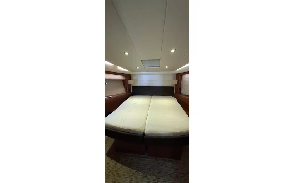 slider 8 Jeanneau Prestige 500 Fly