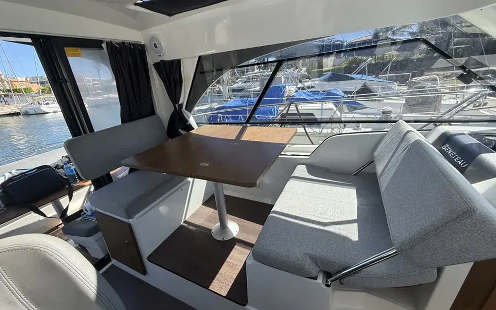 slider 12 Beneteau Antares 9 OB