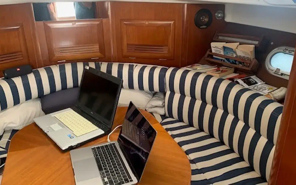 slider 9 Beneteau Ombrine 800