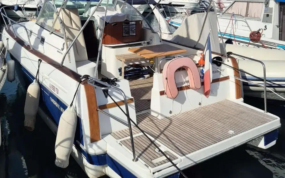 slider 1 Beneteau Ombrine 800