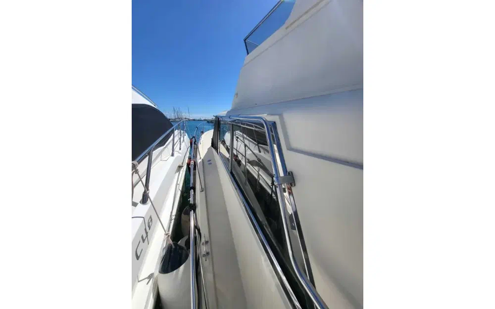 slider 4 Hatteras 46 Convertible