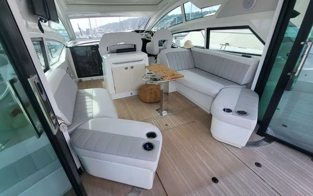 slider 10 Beneteau Gran Turismo 46