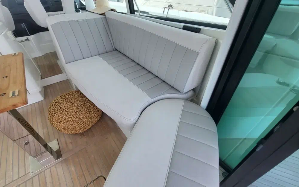 slider 12 Beneteau Gran Turismo 46