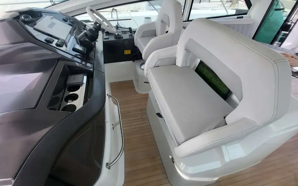 slider 13 Beneteau Gran Turismo 46