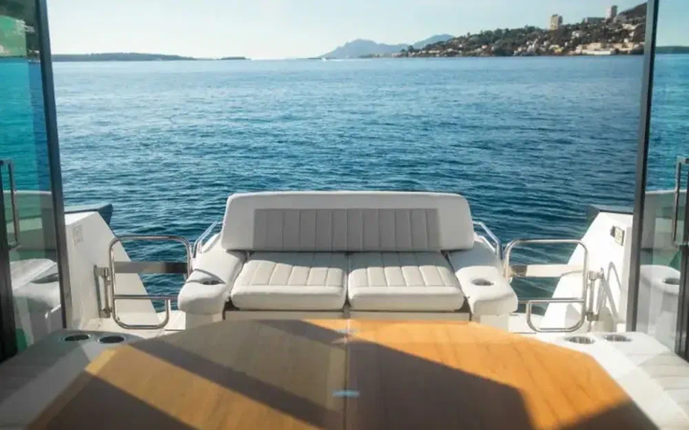 slider 8 Beneteau Gran Turismo 46