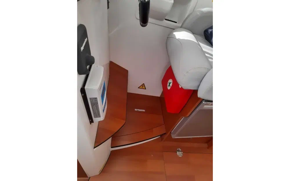 slider 11 Beneteau Antares 30