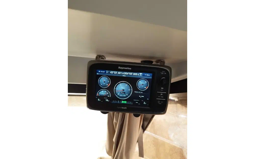 slider 18 Beneteau Antares 30