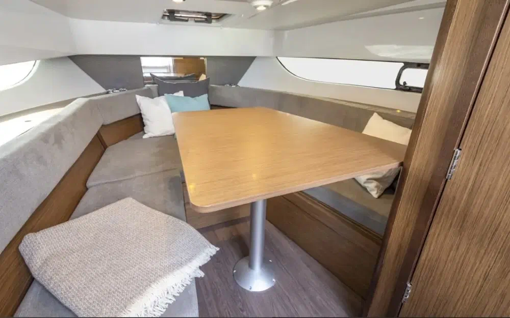 slider 1 Beneteau Flyer 9 Sundeck