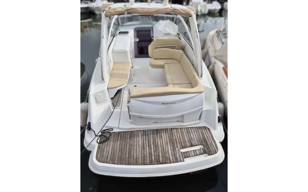 slider 3 Beneteau Monte Carlo 27