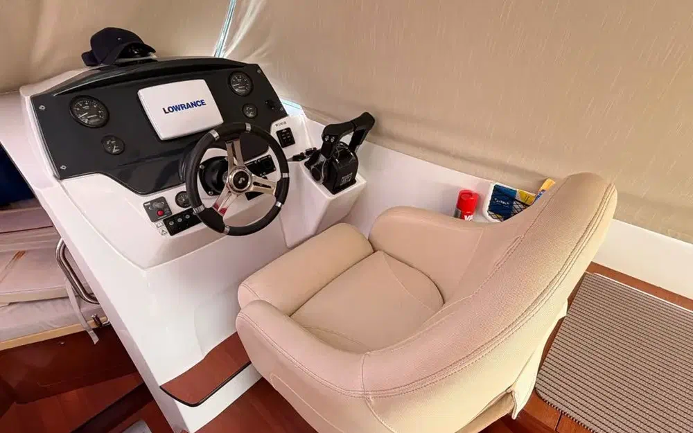 slider 9 Beneteau Antares 8.80 Antares 8.8