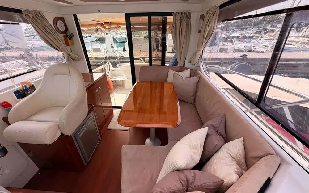 slider 6 Beneteau Antares 8.80 Antares 8.8