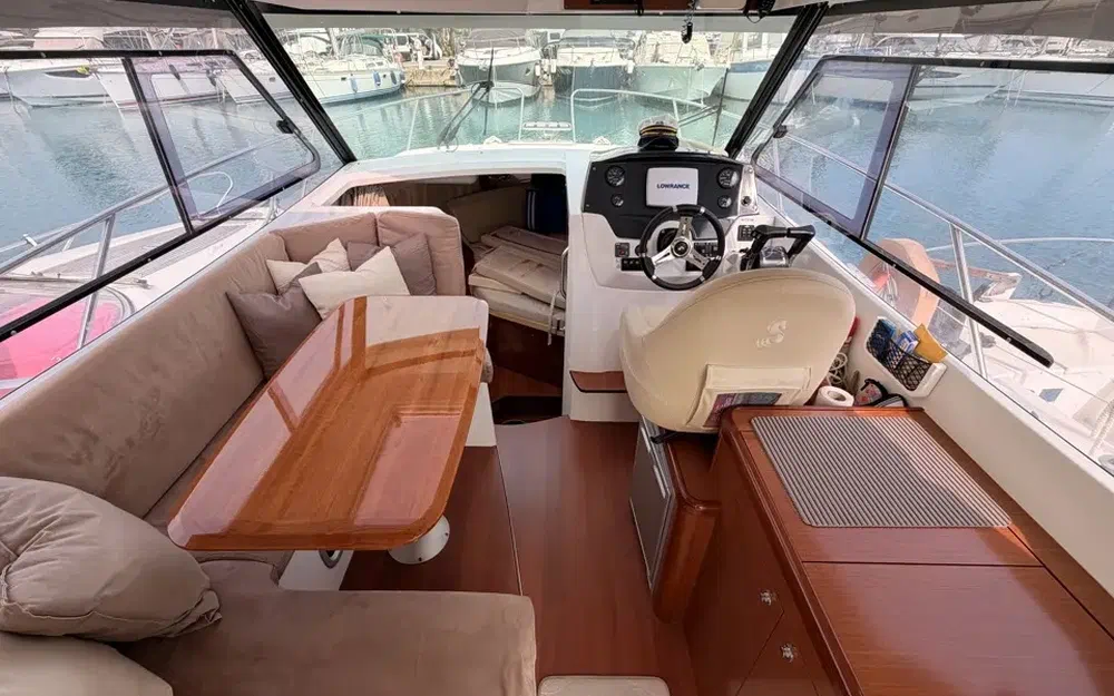 slider 7 Beneteau Antares 8.80 Antares 8.8