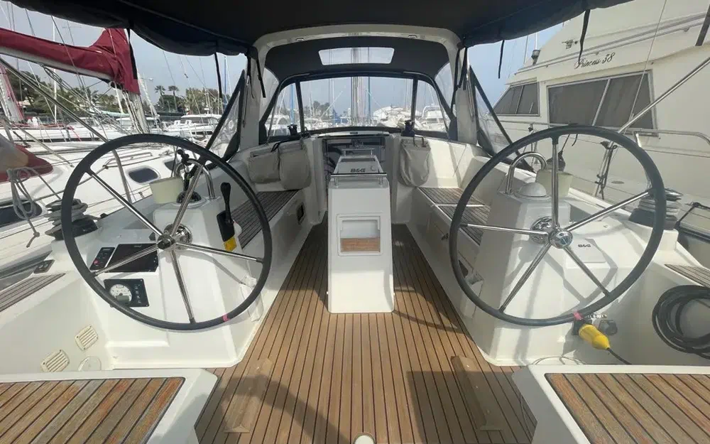 slider 1 Beneteau Oceanis 35.1