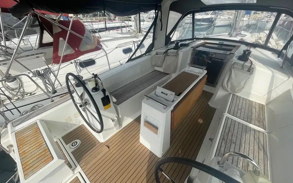 slider 3 Beneteau Oceanis 35.1