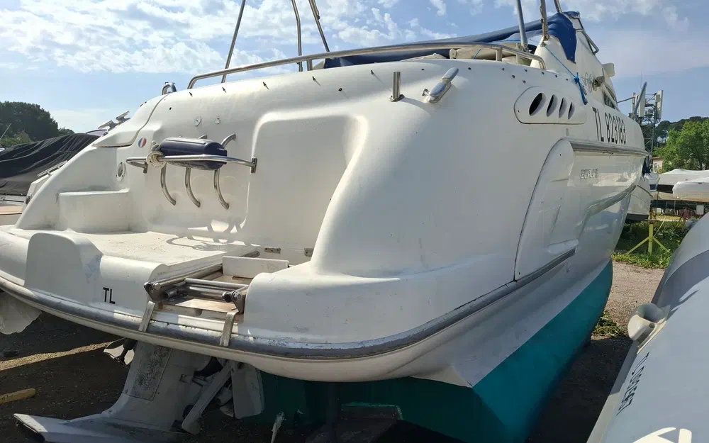 slider 10 Sealine 230 Senator