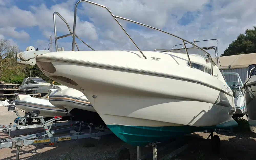 slider 12 Sealine 230 Senator