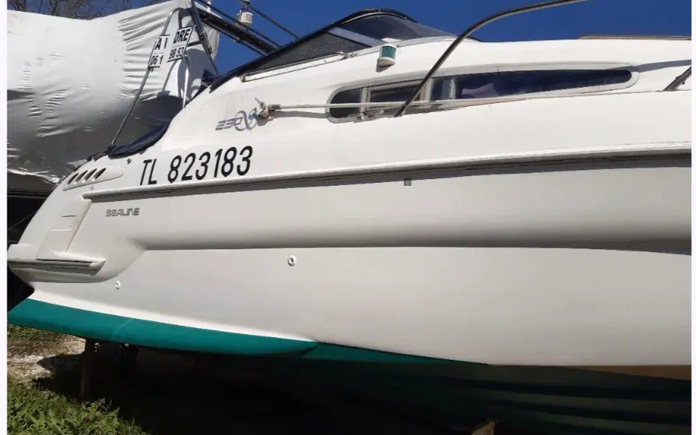 slider 2 Sealine 230 Senator