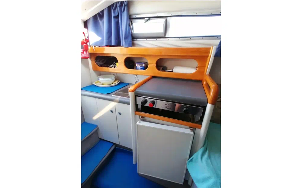 slider 6 Sealine 230 Senator