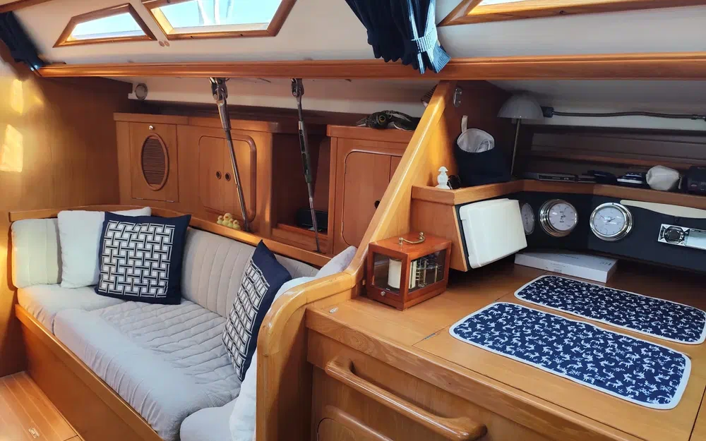 slider 4 Dufour 42 Prestige