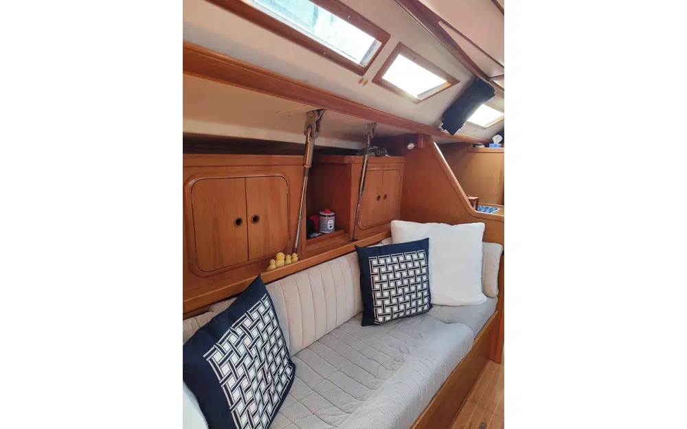 slider 5 Dufour 42 Prestige