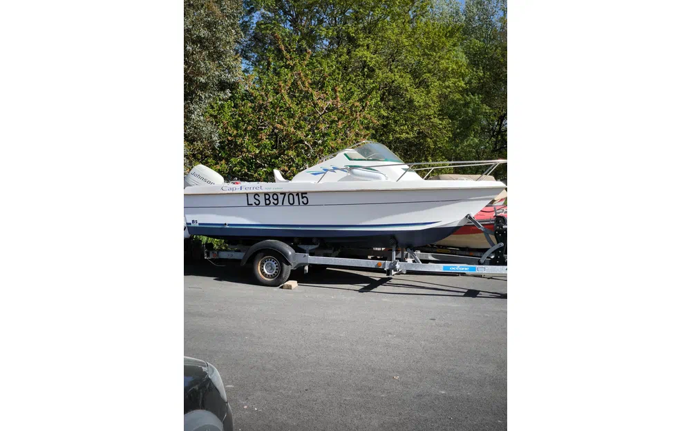 slider 1 B2 Marine Cap Ferret 500