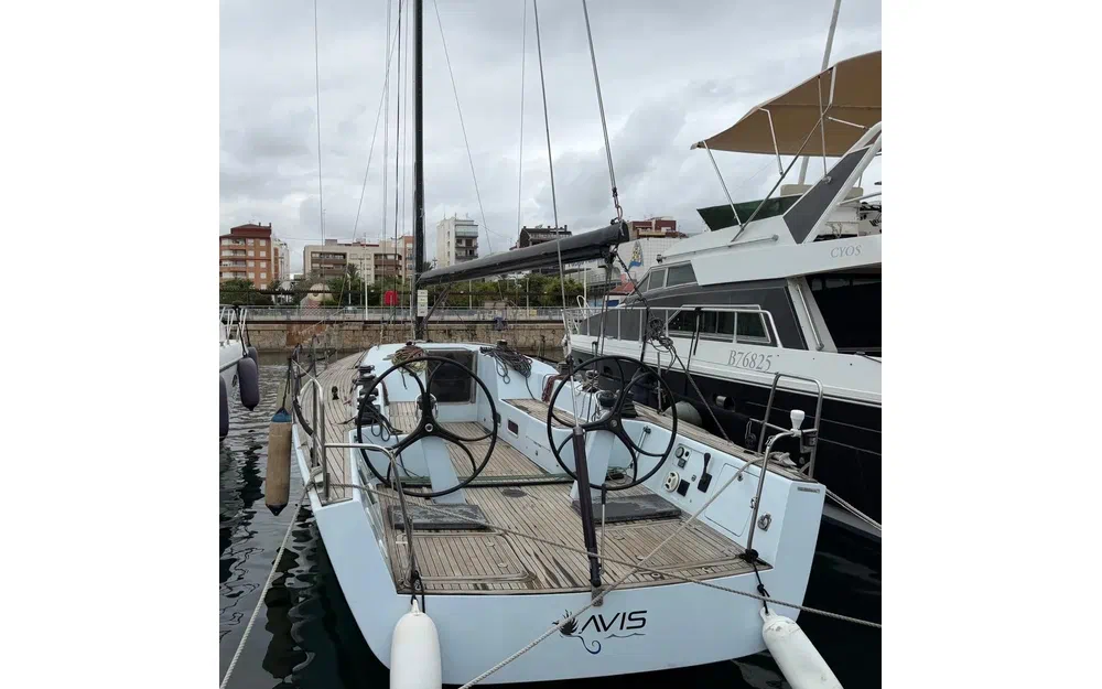 slider 7 Sly Yachts 47 AVIS