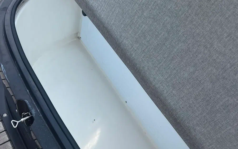 slider 9 Sea Water Phantom 300