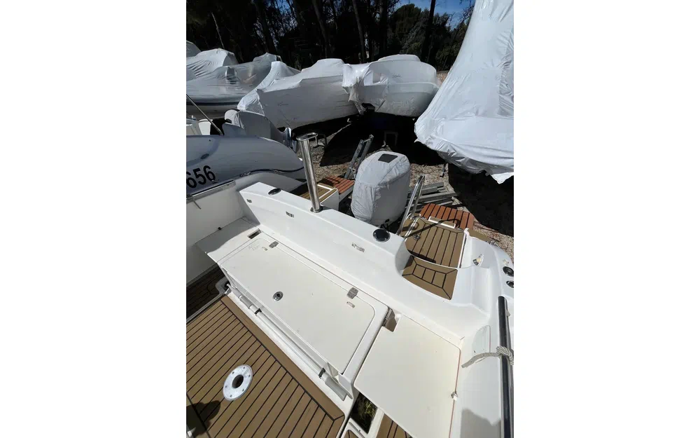 slider 11 Jeanneau Cap Camarat 635