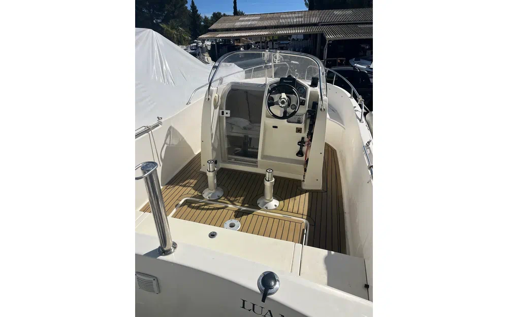 slider 4 Jeanneau Cap Camarat 635