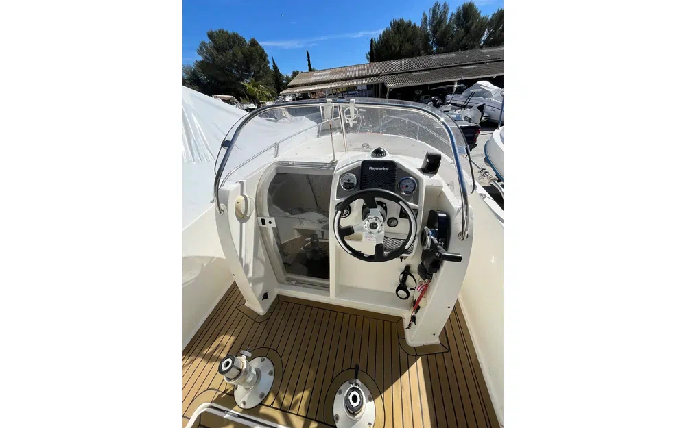 slider 5 Jeanneau Cap Camarat 635