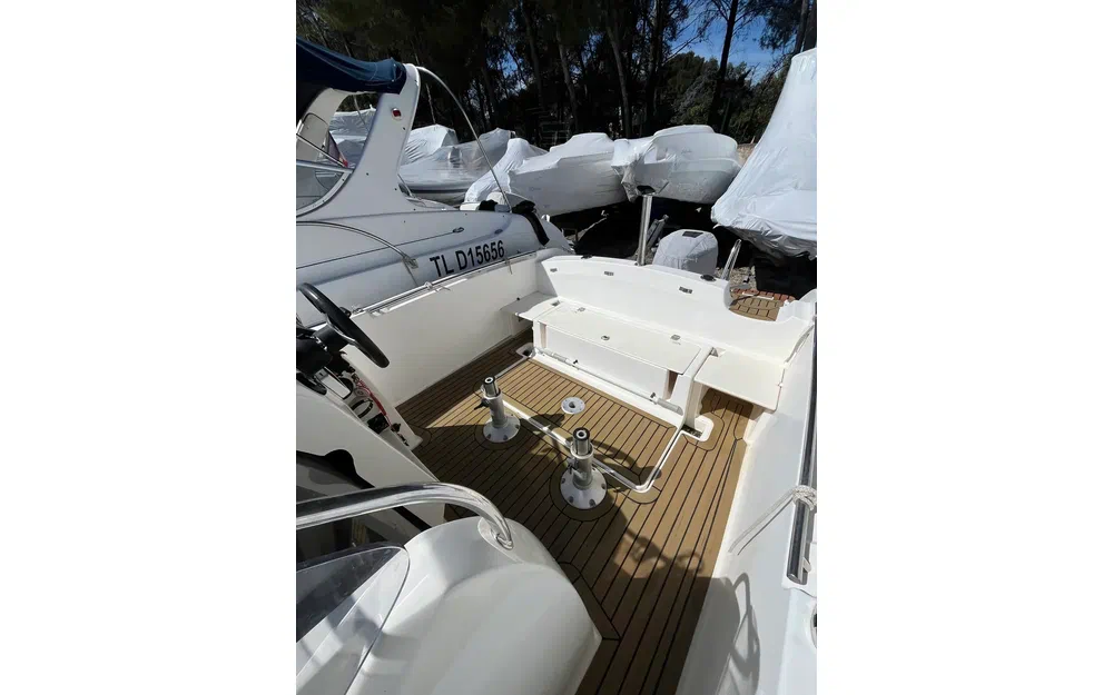 slider 8 Jeanneau Cap Camarat 635