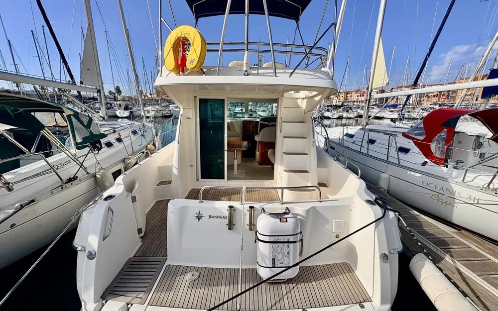 slider 2 Jeanneau Prestige 32 Fly