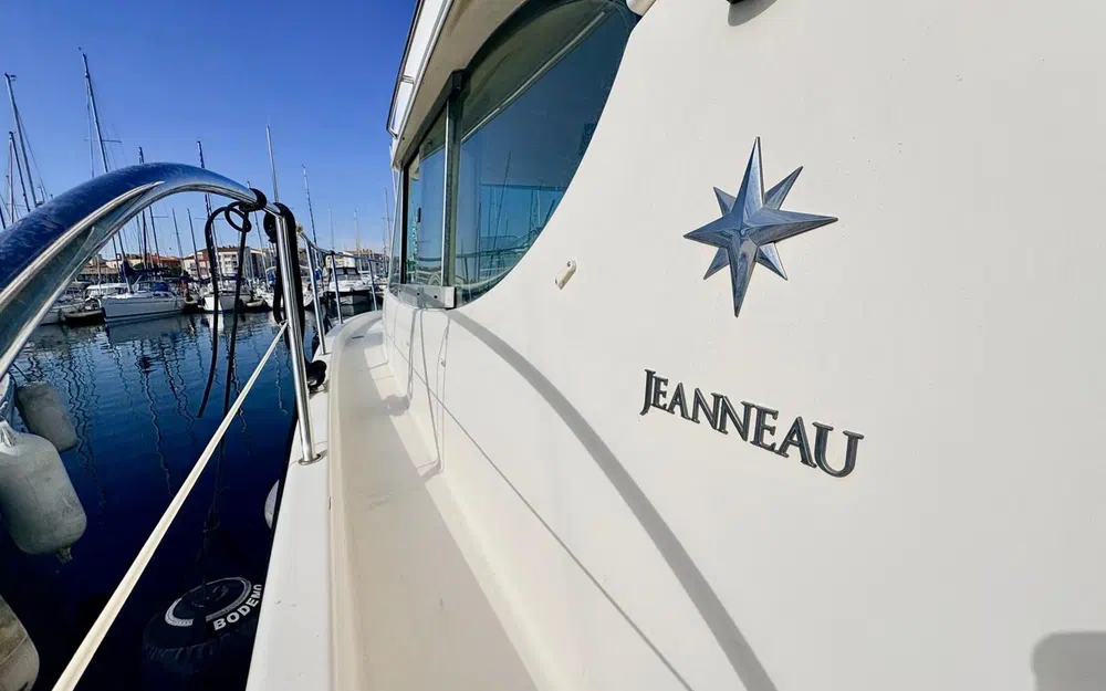 slider 4 Jeanneau Prestige 32 Fly