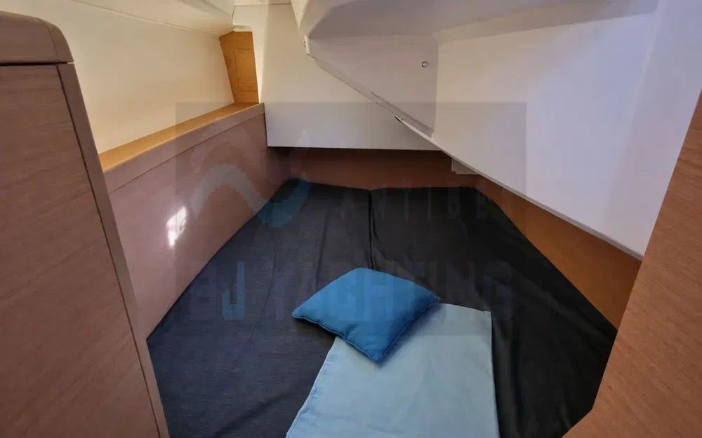 slider 6 Jeanneau Sun Odyssey 349